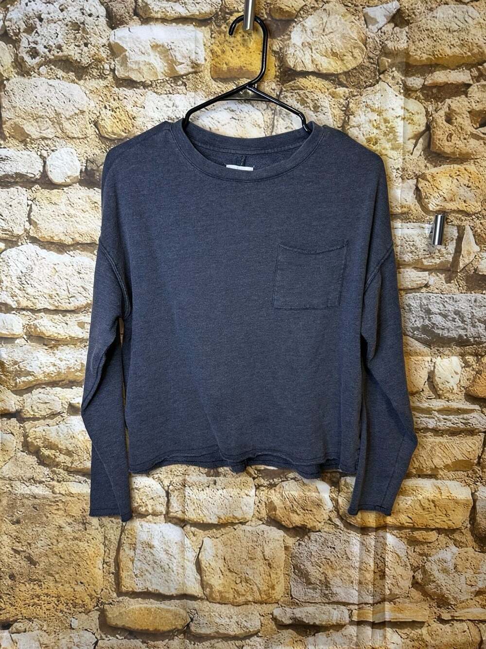 True Craft Women's Charcoal Grey Long Sleeve Raw Hem Pocket Sweatshirt